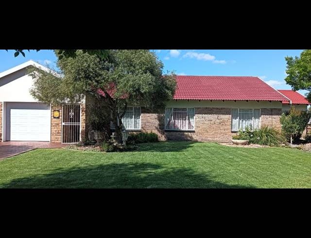 4 BEDROOM HOUSE FOR SALE IN MEYERHOF